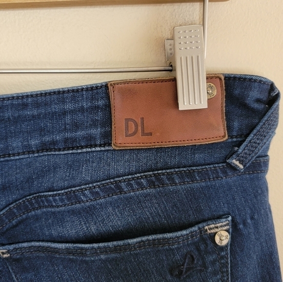 DL1961 | Amanda Skinny Jeans in Moscow Wash - Picture 5 of 8